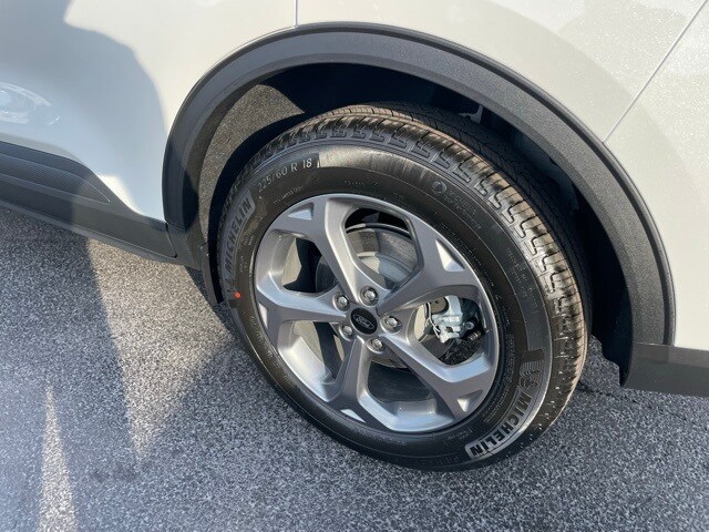 2025 Ford Escape ST-Line photo 4