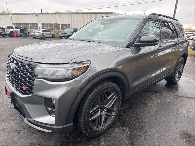 2026 Ford Explorer ST photo 2