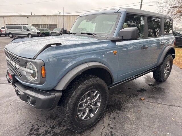 2025 Ford Bronco Badlands photo 2