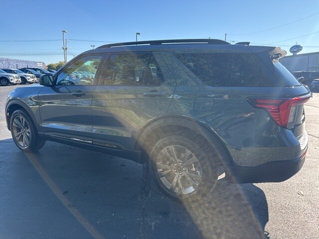 2026 Ford Explorer photo 2