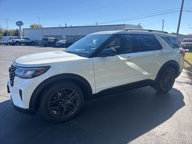 2026 Ford Explorer ST photo 2