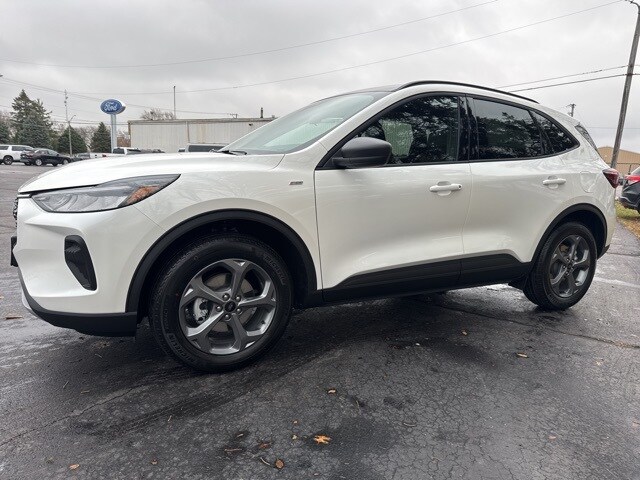 2026 Ford Escape ST-Line photo 2