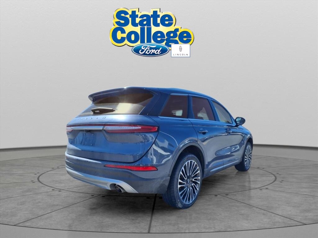 2022 Lincoln Corsair Reserve photo 4