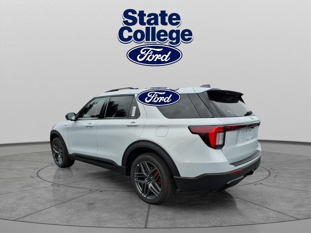 2026 Ford Explorer ST-Line photo 3