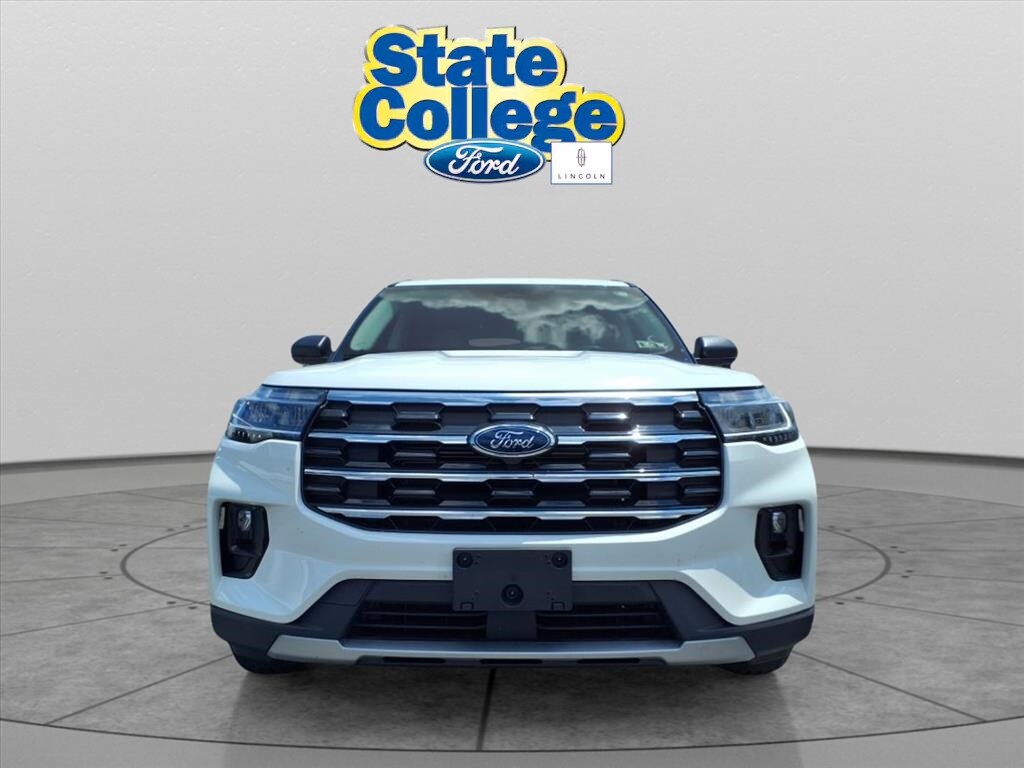 2025 Ford Explorer photo 2