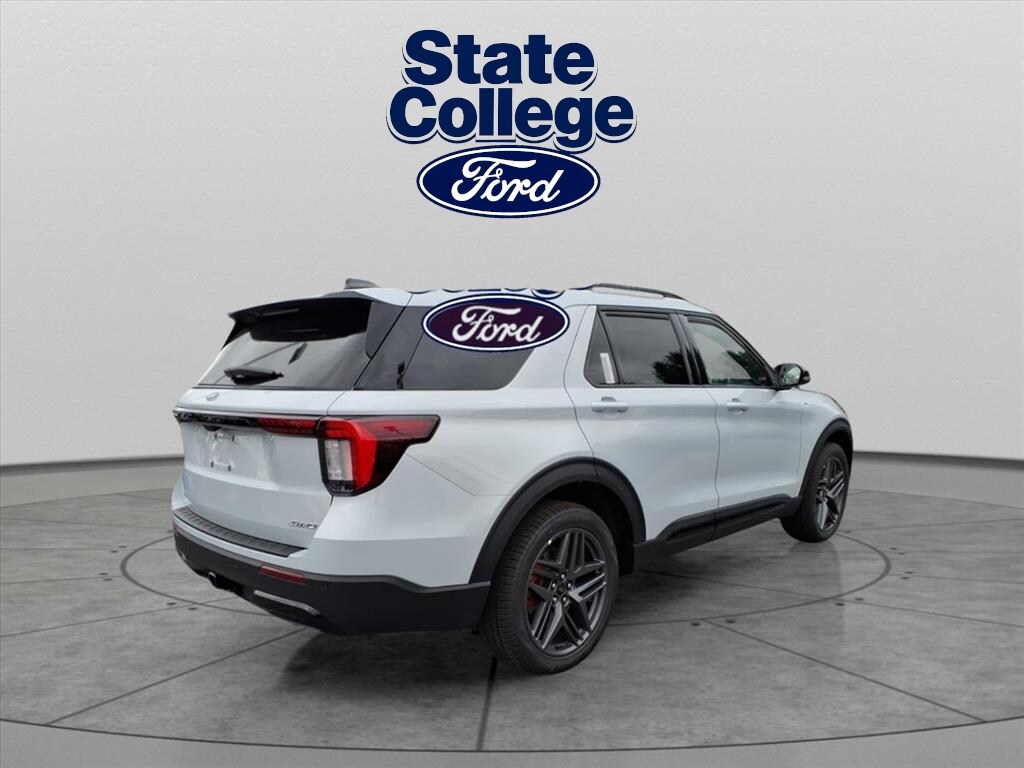 2026 Ford Explorer ST-Line photo 2