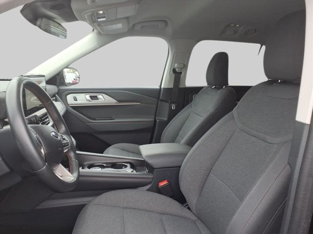 2025 Ford Explorer Active - Photo 13