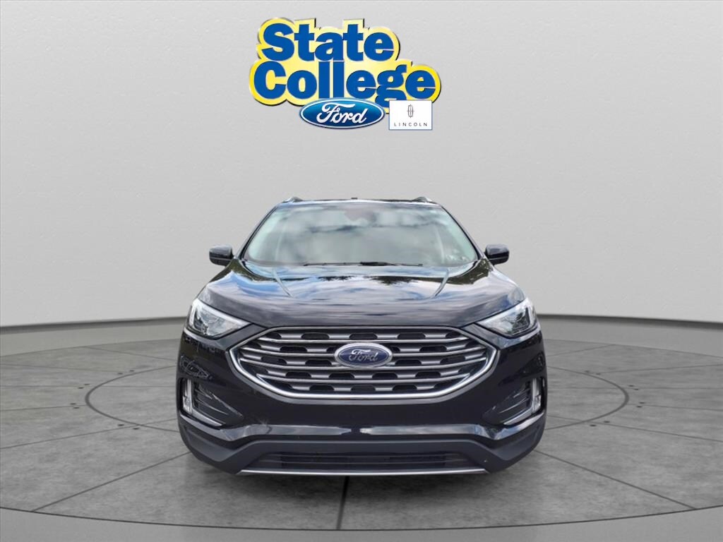 2022 Ford Edge SEL photo 2