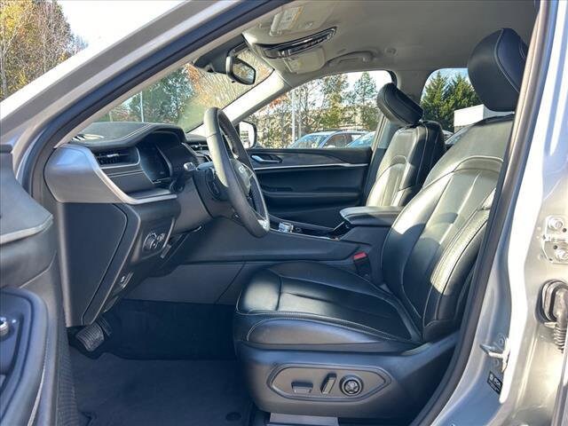 2023 Jeep Grand Cherokee L photo 4