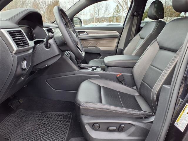 2022 Volkswagen Atlas Cross Sport V6 SE Technology photo 3