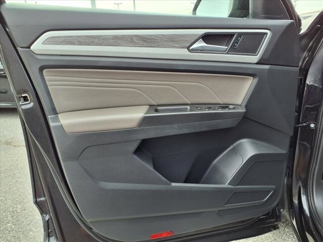 2022 Volkswagen Atlas Cross Sport V6 SE Technology photo 4