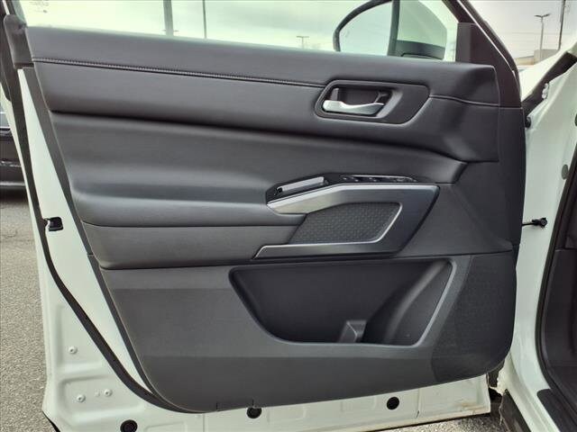 2023 Nissan Pathfinder SL photo 4