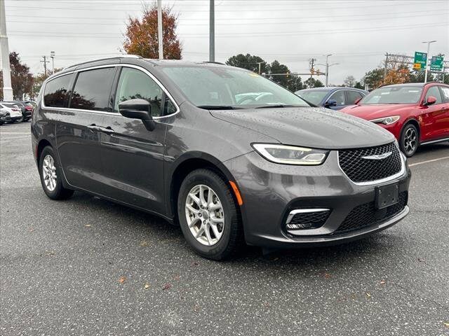 2021 Chrysler Pacifica Touring L photo 3