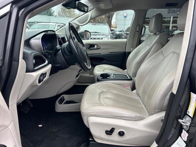 2021 Chrysler Pacifica Touring L photo 4