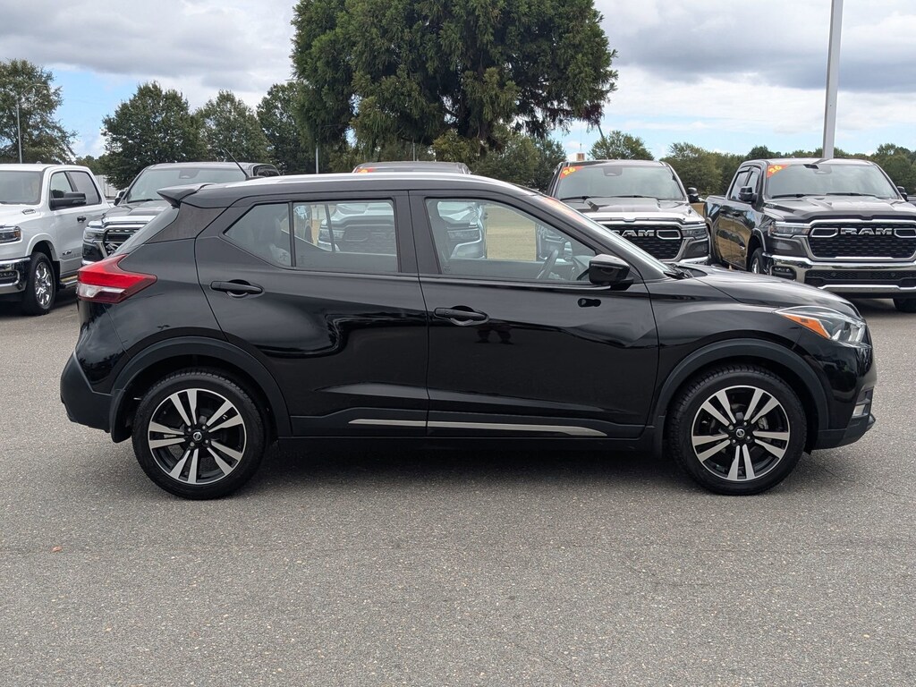 Used 2019 Nissan Kicks SR SR FWD