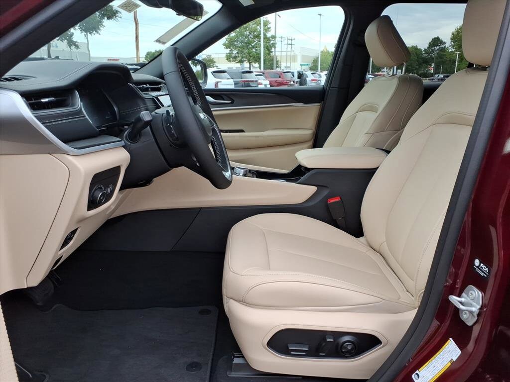 Used 2025 Jeep Grand Cherokee Limited Limited 4x4