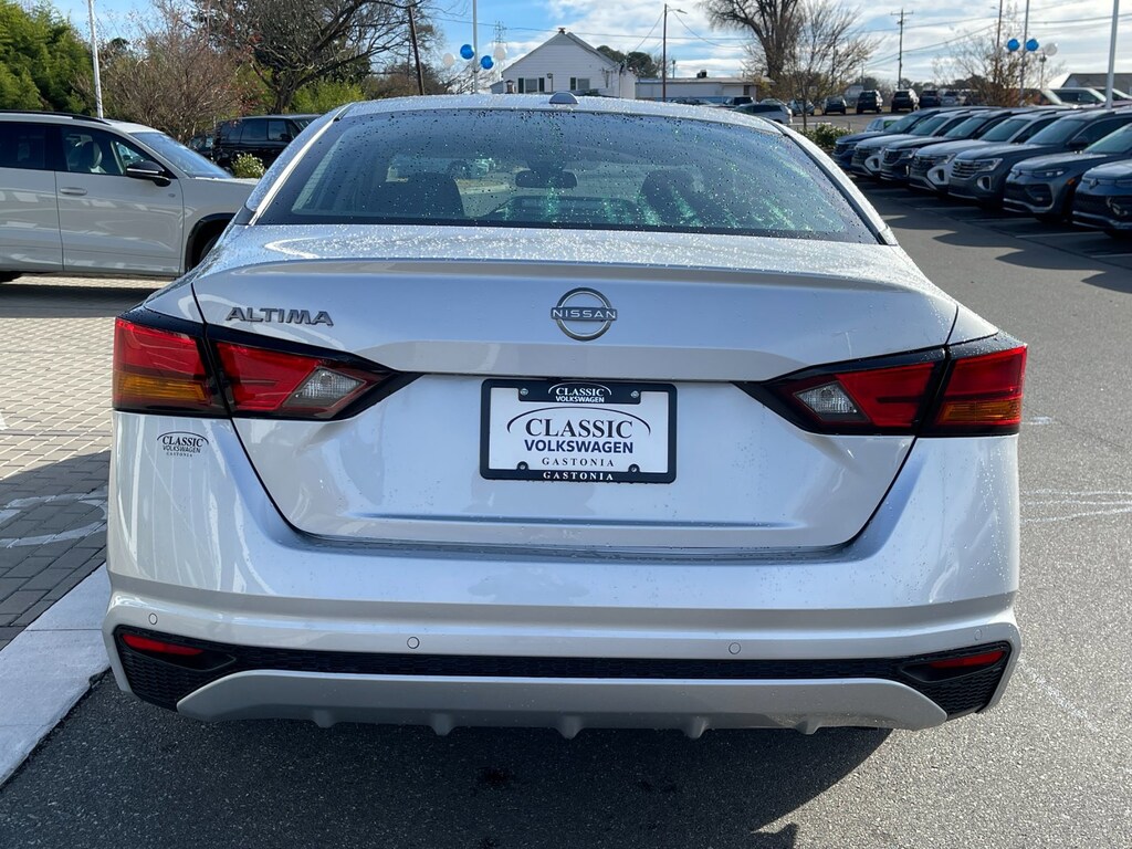 Used 2025 Nissan Altima SV SV FWD