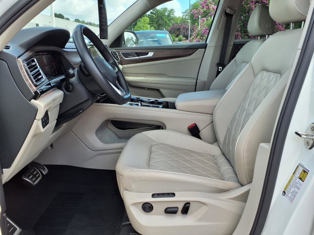 2024 Volkswagen Atlas SEL Premium R-Line photo 2