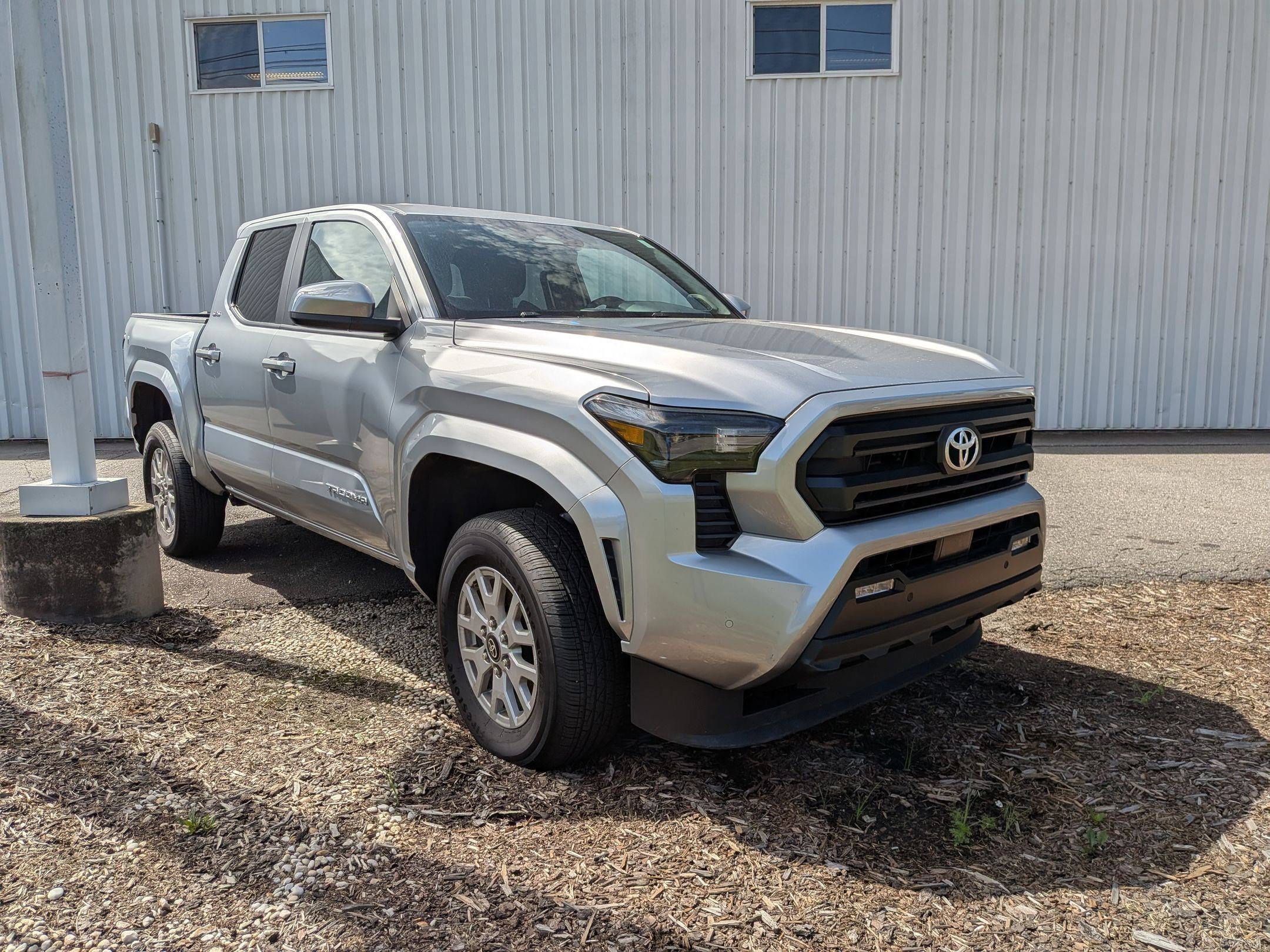 2024 Toyota Tacoma SR5 photo 3