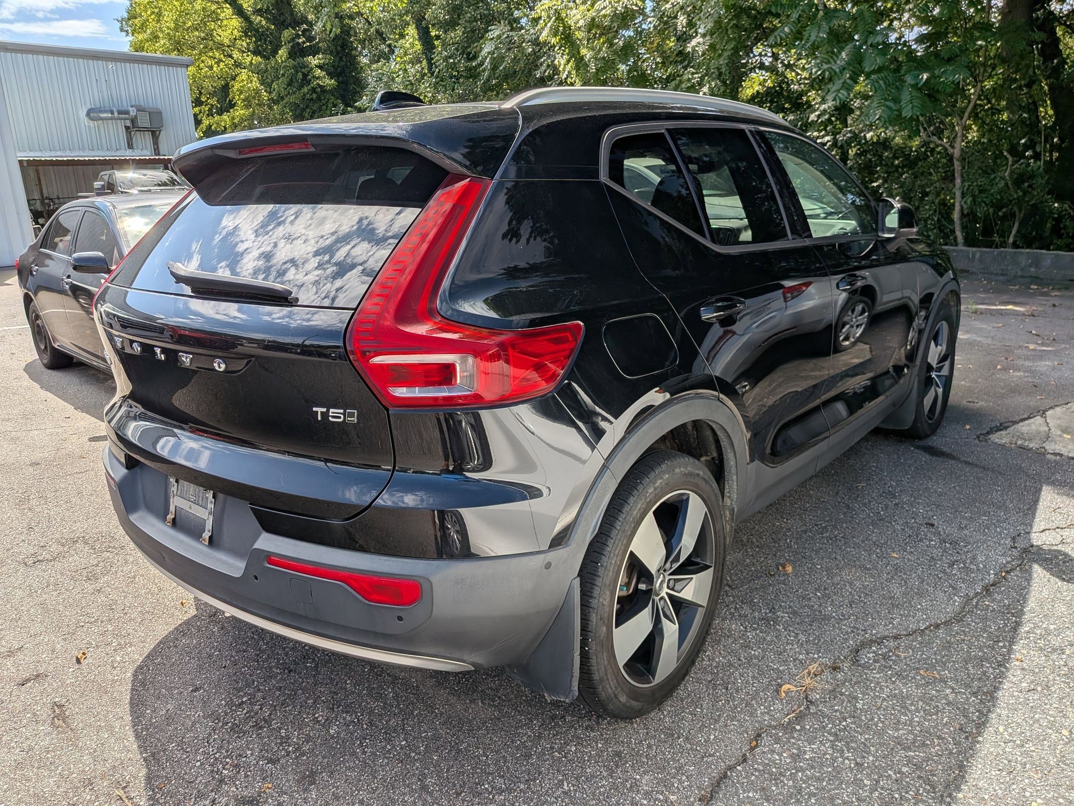 2019 Volvo XC40 Momentum photo 4