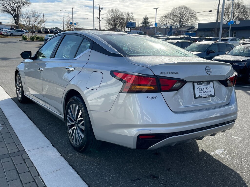 Used 2025 Nissan Altima SV SV FWD