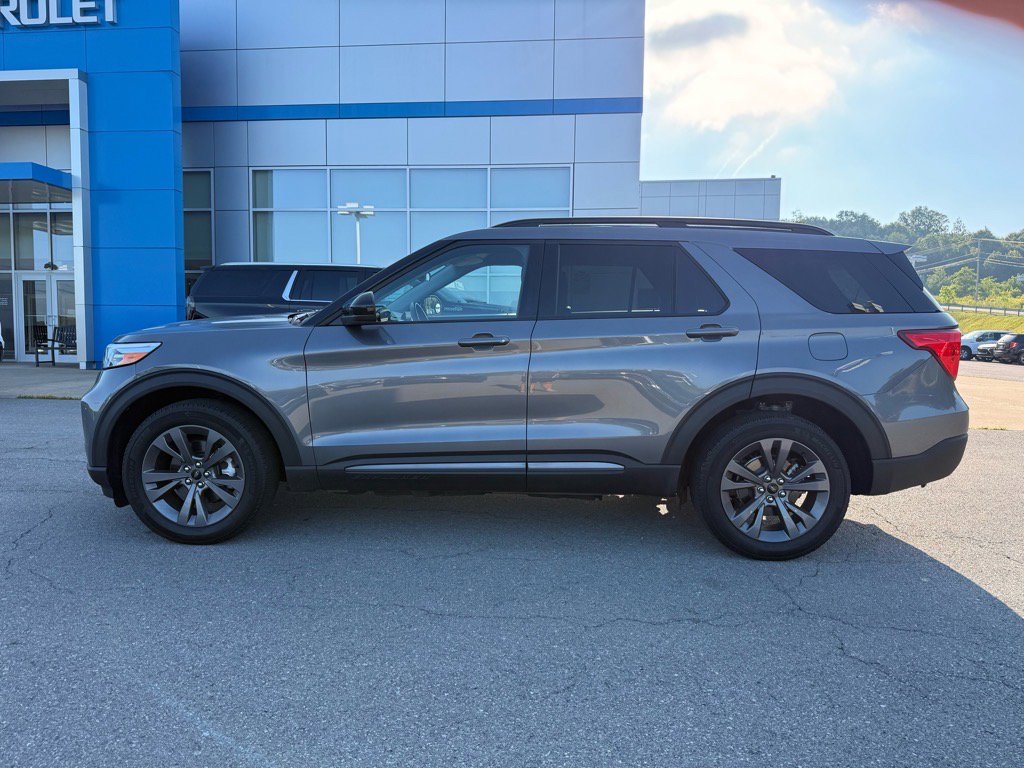 2024 Ford Explorer XLT photo 2