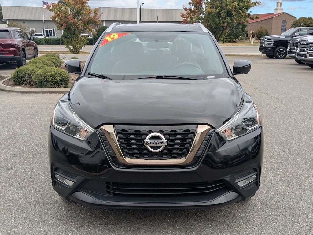 Used 2019 Nissan Kicks SR SR FWD