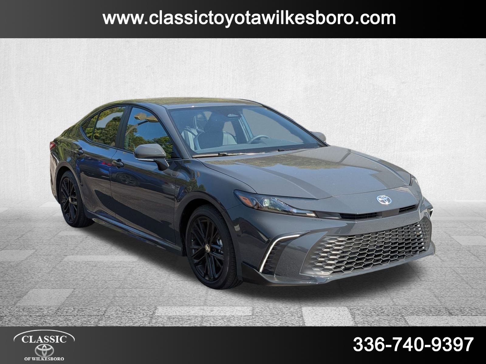 2025 Toyota Camry SE photo 3