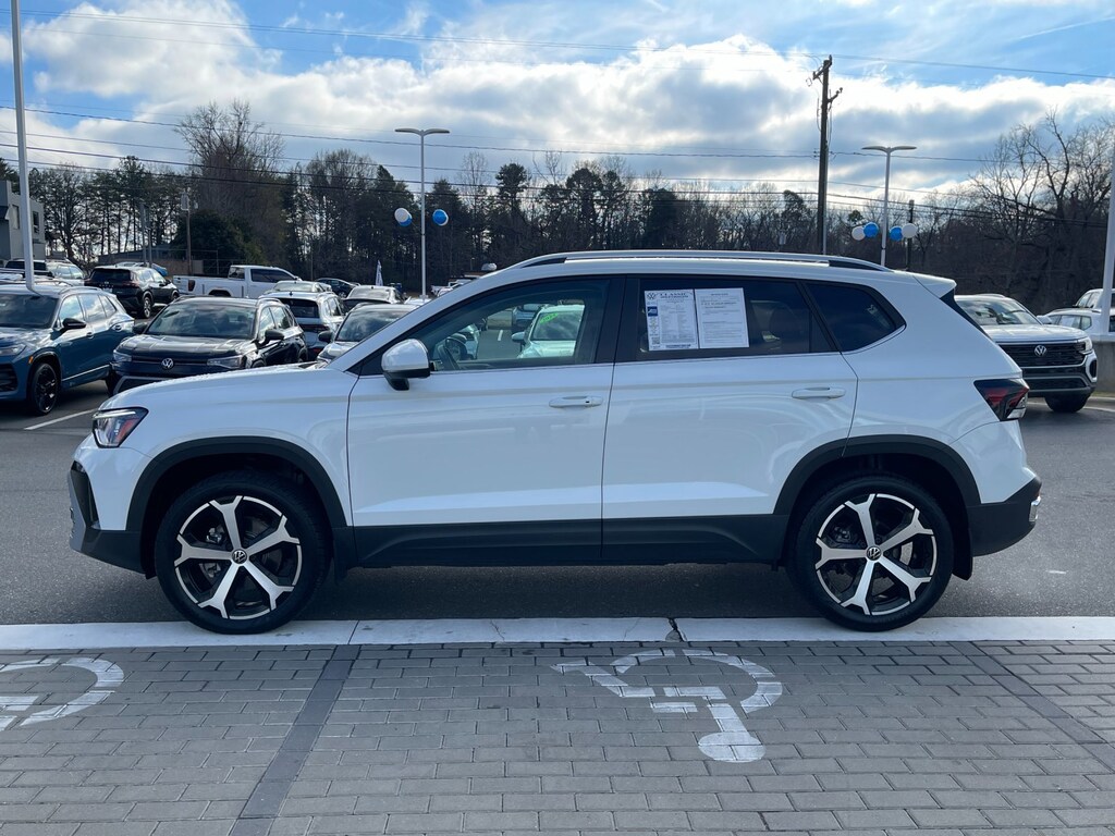 Certified 2025 Volkswagen Taos SEL SEL 4MOTION