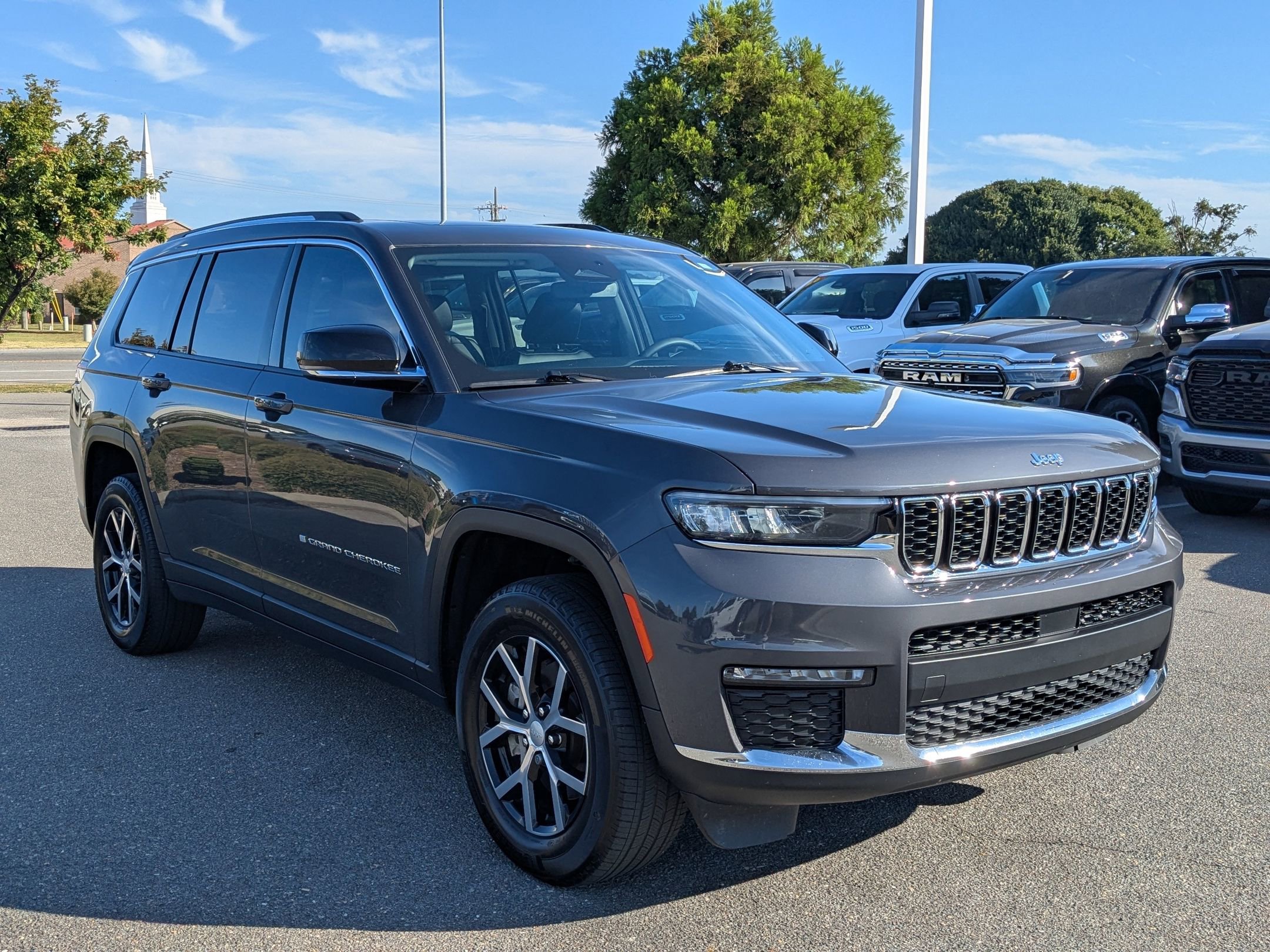 2023 Jeep Grand Cherokee Limited photo 3