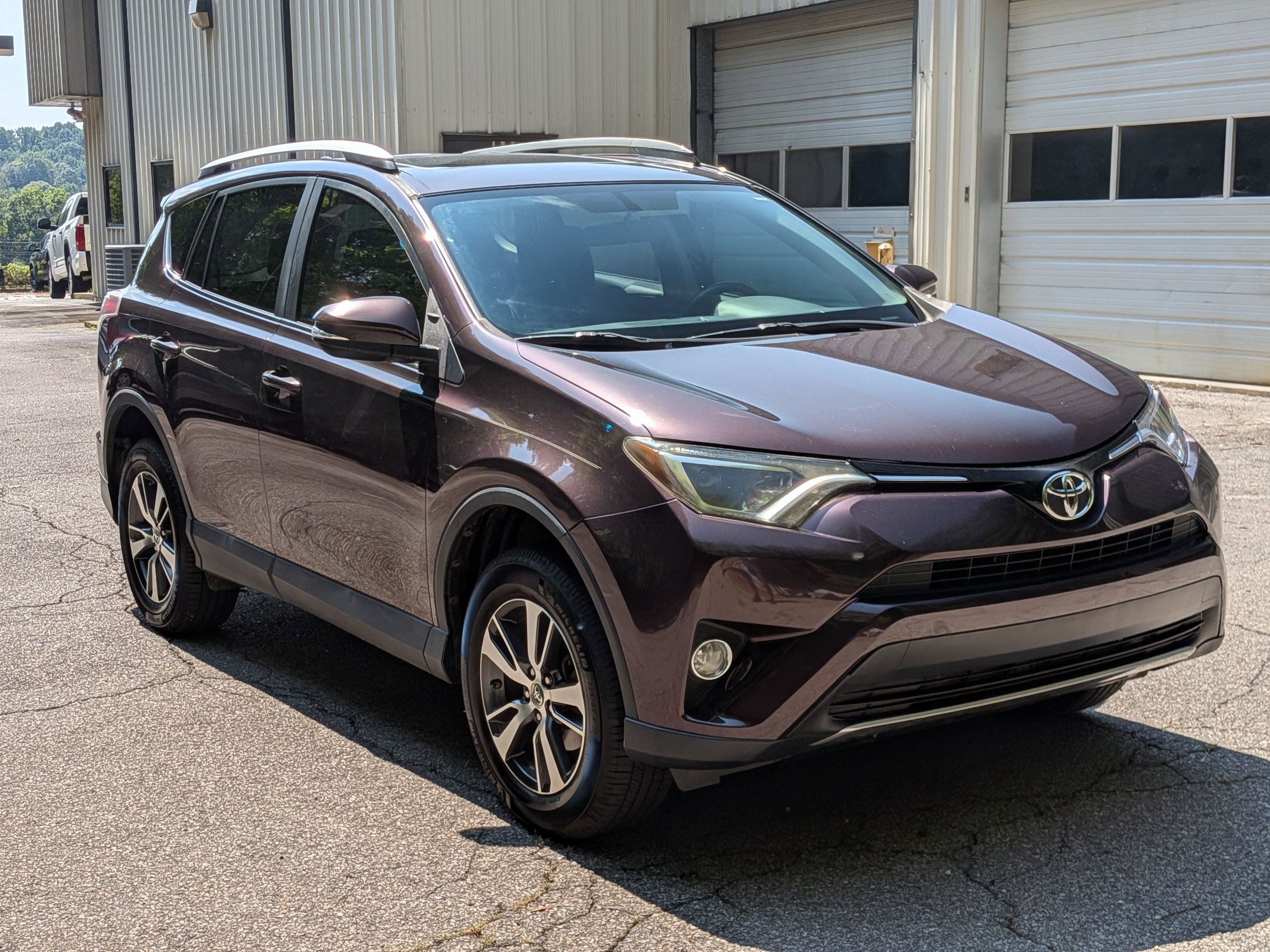 2016 Toyota RAV4 XLE photo 2
