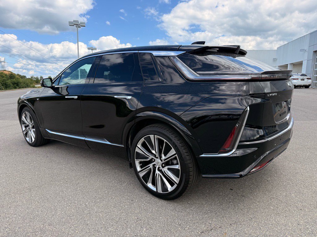 2024 Cadillac Lyriq Luxury photo 3