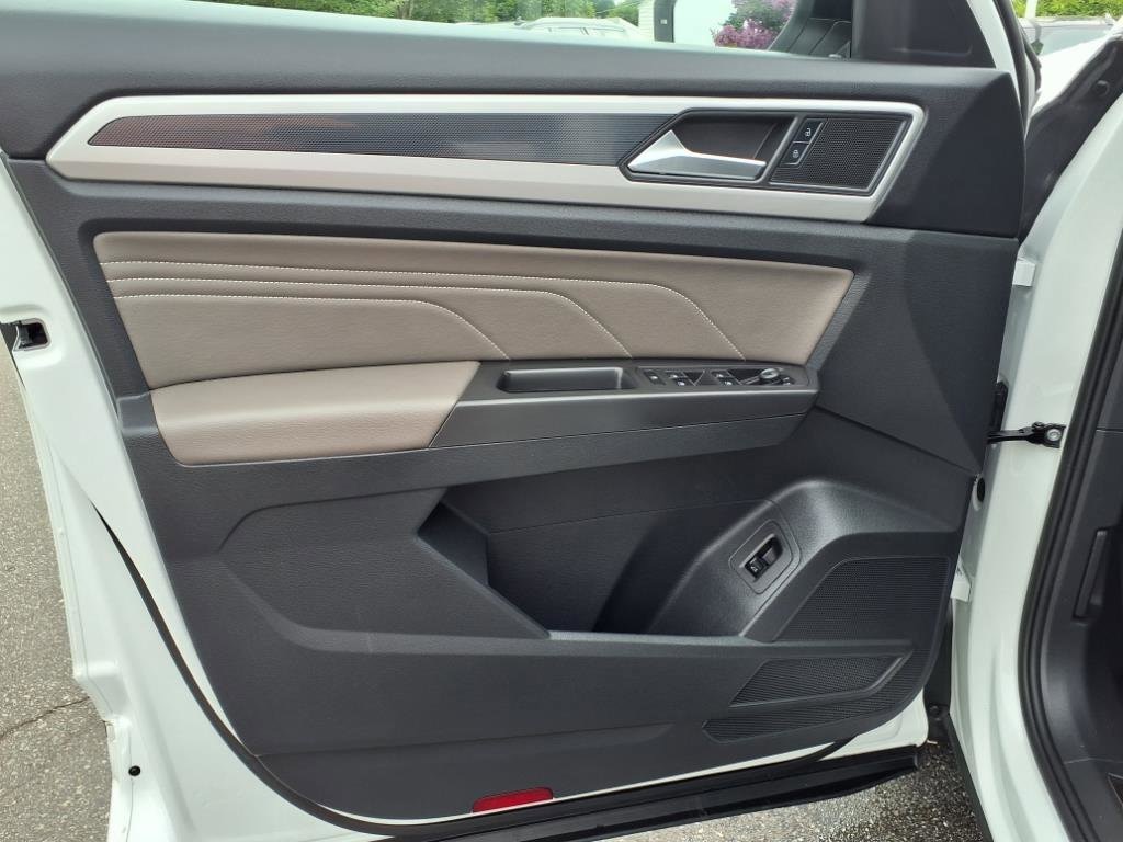 Certified 2023 Volkswagen Atlas Cross Sport 2.0T SEL R-Line Black 2.0T SEL R-Line Black 4MOTION
