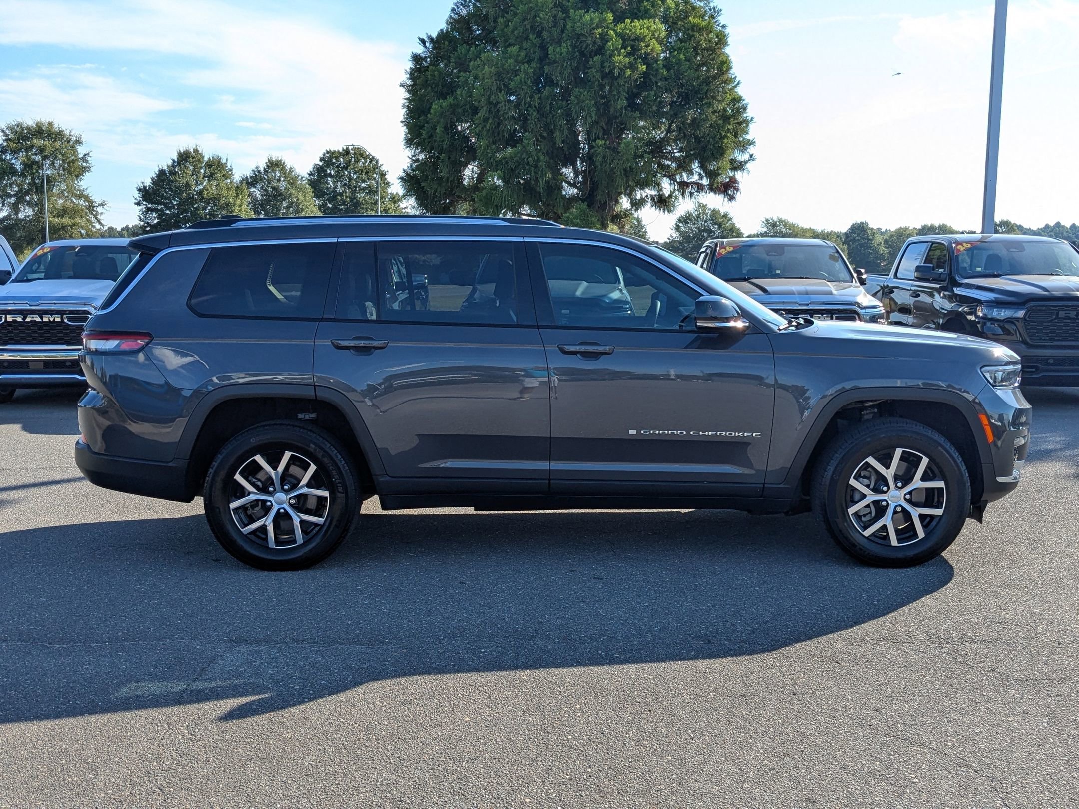 2023 Jeep Grand Cherokee Limited photo 4