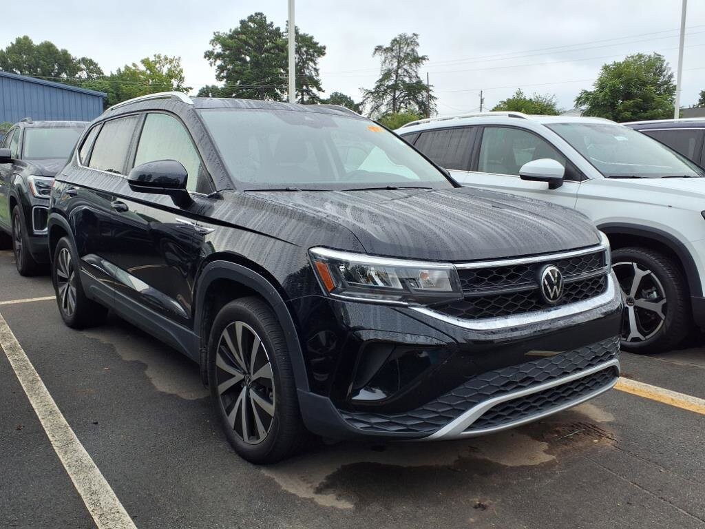 2022 Volkswagen Taos SE photo 3