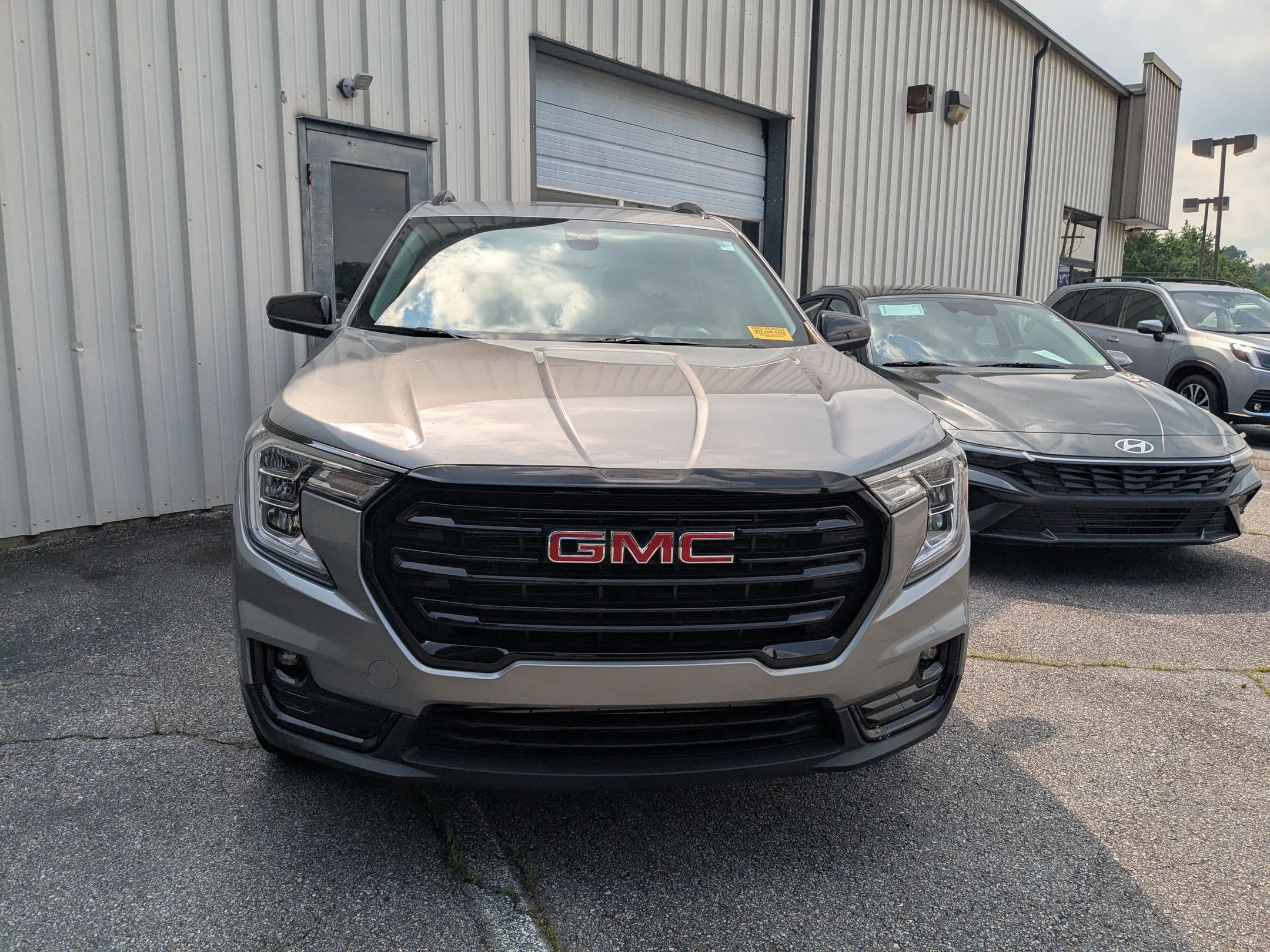 2024 Gmc Terrain SLT photo 2