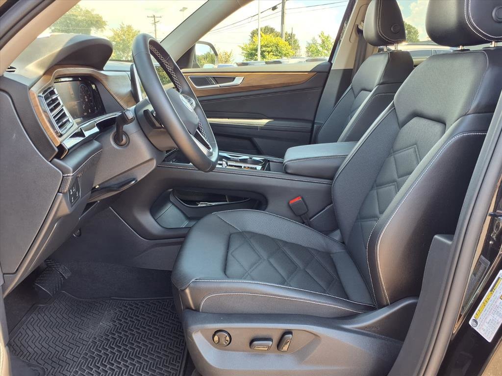 Certified 2025 Volkswagen Atlas 2.0T SE w/Technology 2.0T SE w/Technology FWD