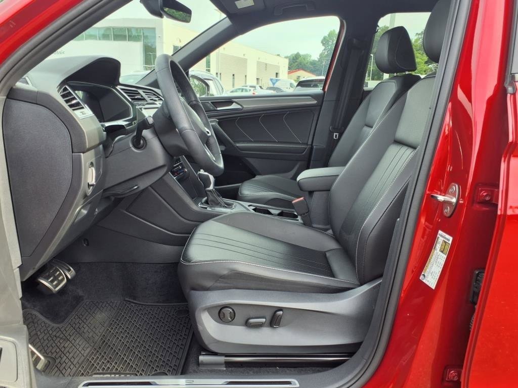 Certified 2024 Volkswagen Tiguan SE R-Line Black 2.0T SE R-Line Black FWD