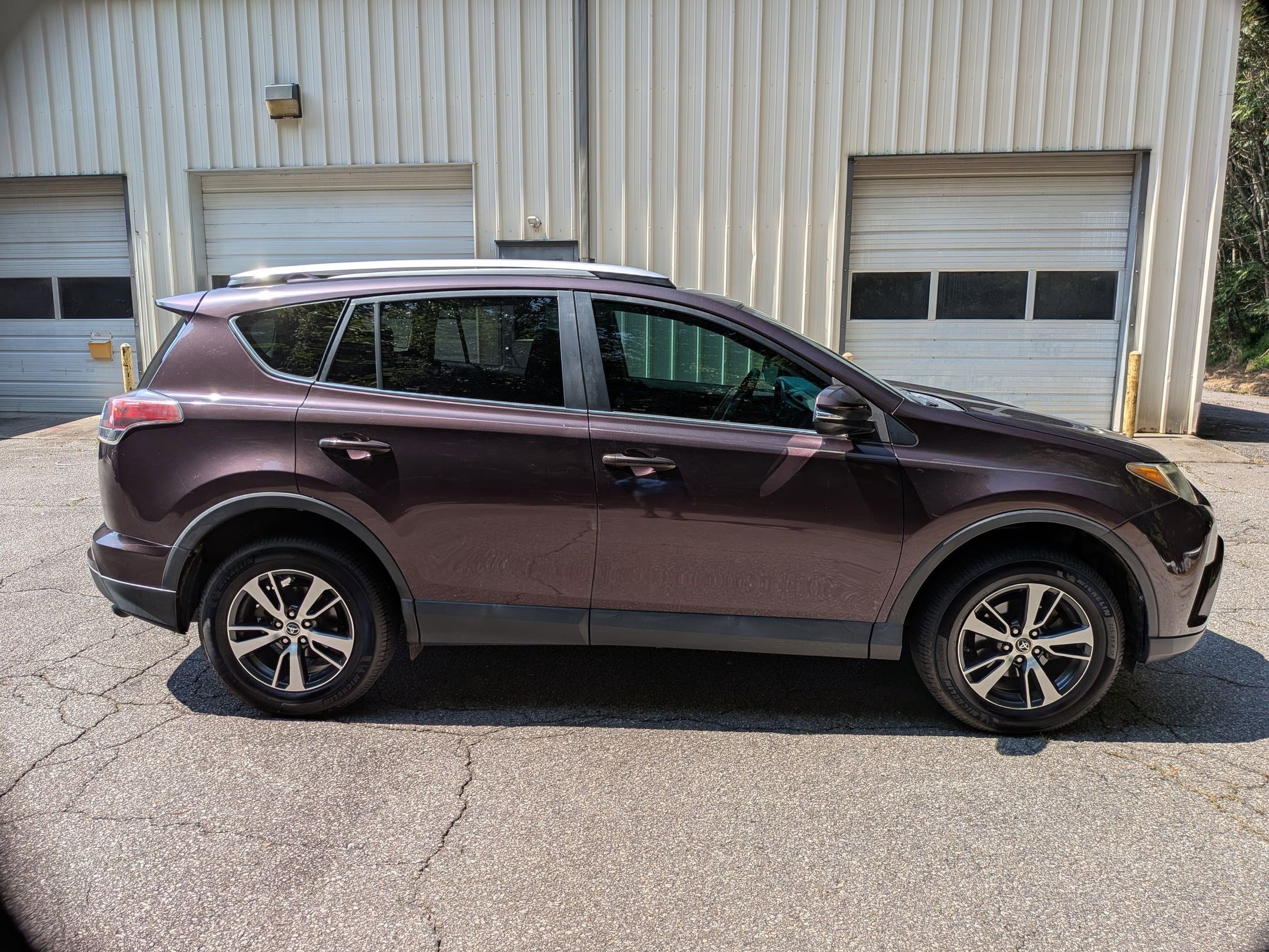 2016 Toyota RAV4 XLE photo 3