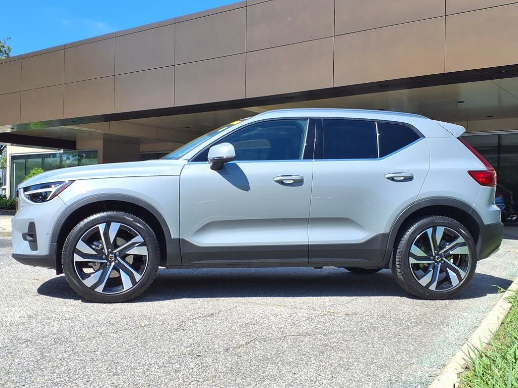 Used 2024 Volvo XC40 Ultimate Bright Theme B5 AWD Ultimate Bright Theme