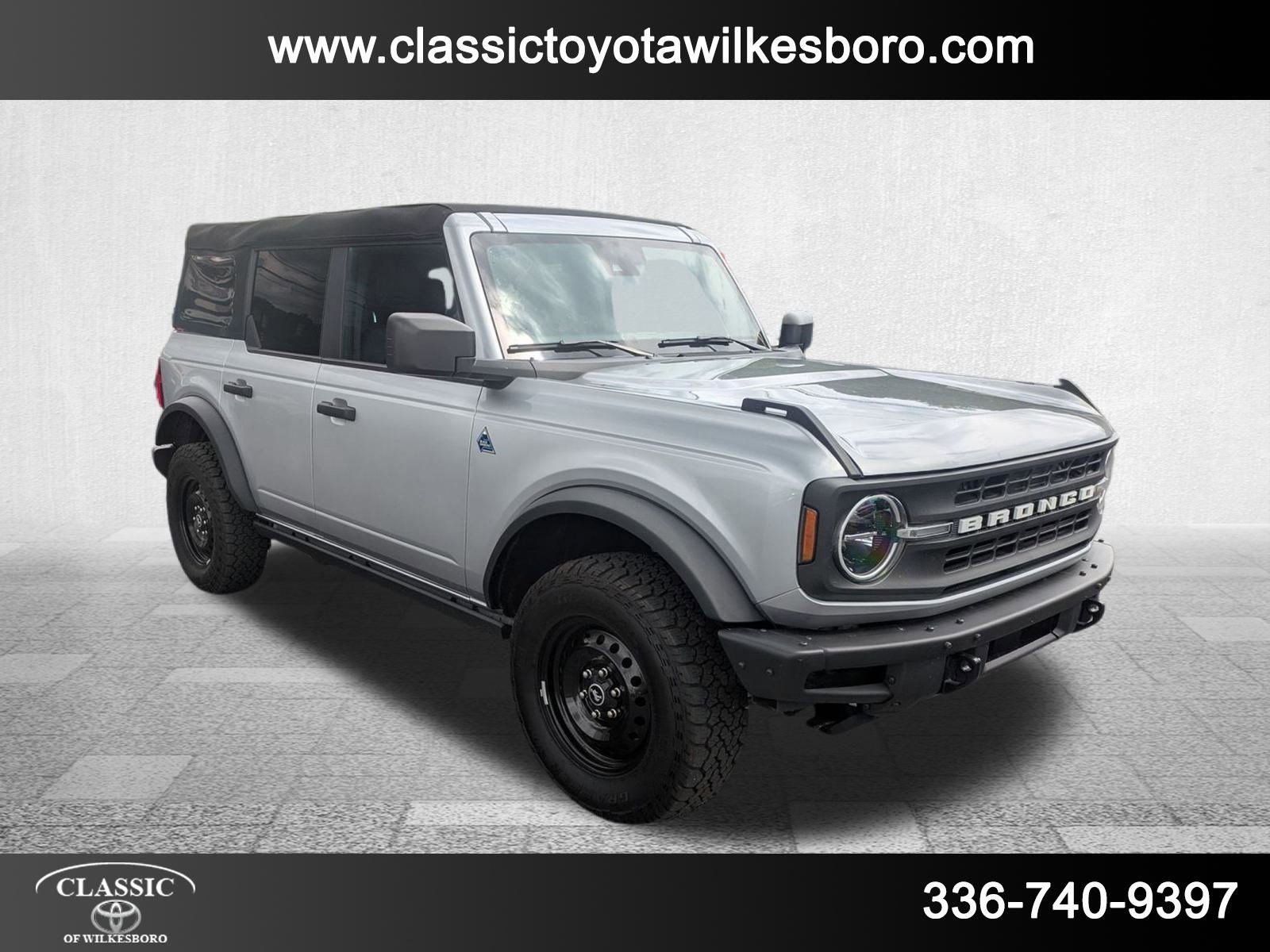 2023 Ford Bronco Black Diamond photo 3