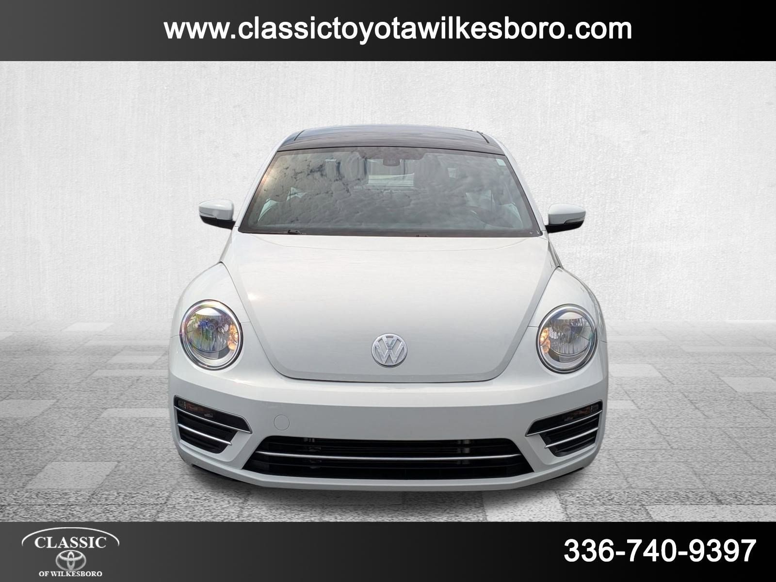 2019 Volkswagen Beetle SE photo 2