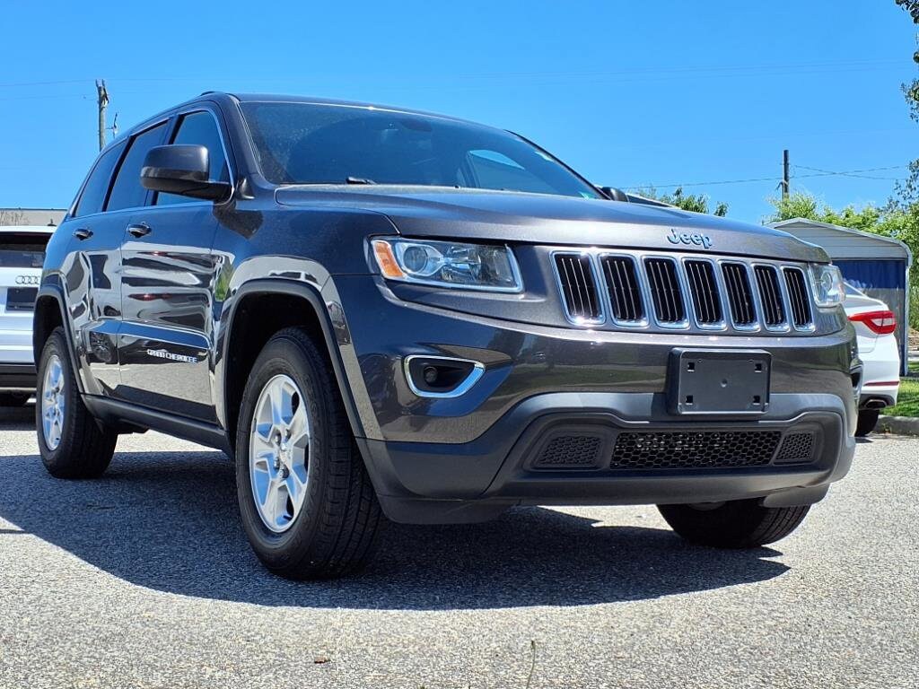 2016 Jeep Grand Cherokee Laredo photo 2