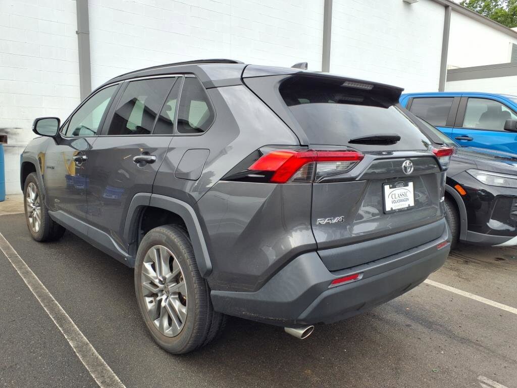 2023 Toyota RAV4 XLE Premium photo 4