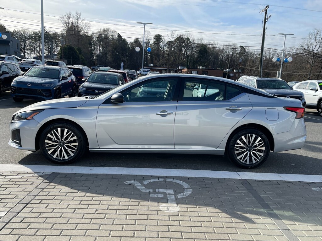 Used 2025 Nissan Altima SV SV FWD