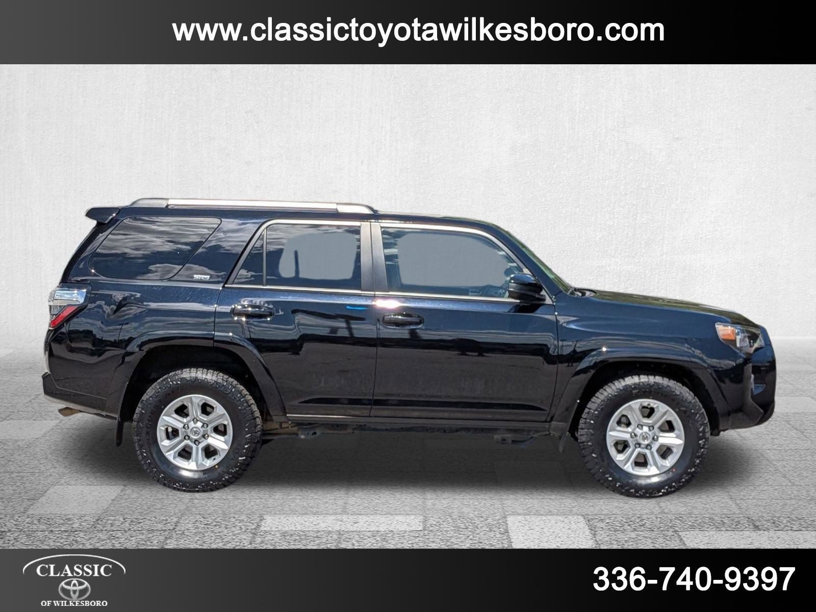 2022 Toyota 4Runner SR5 photo 3