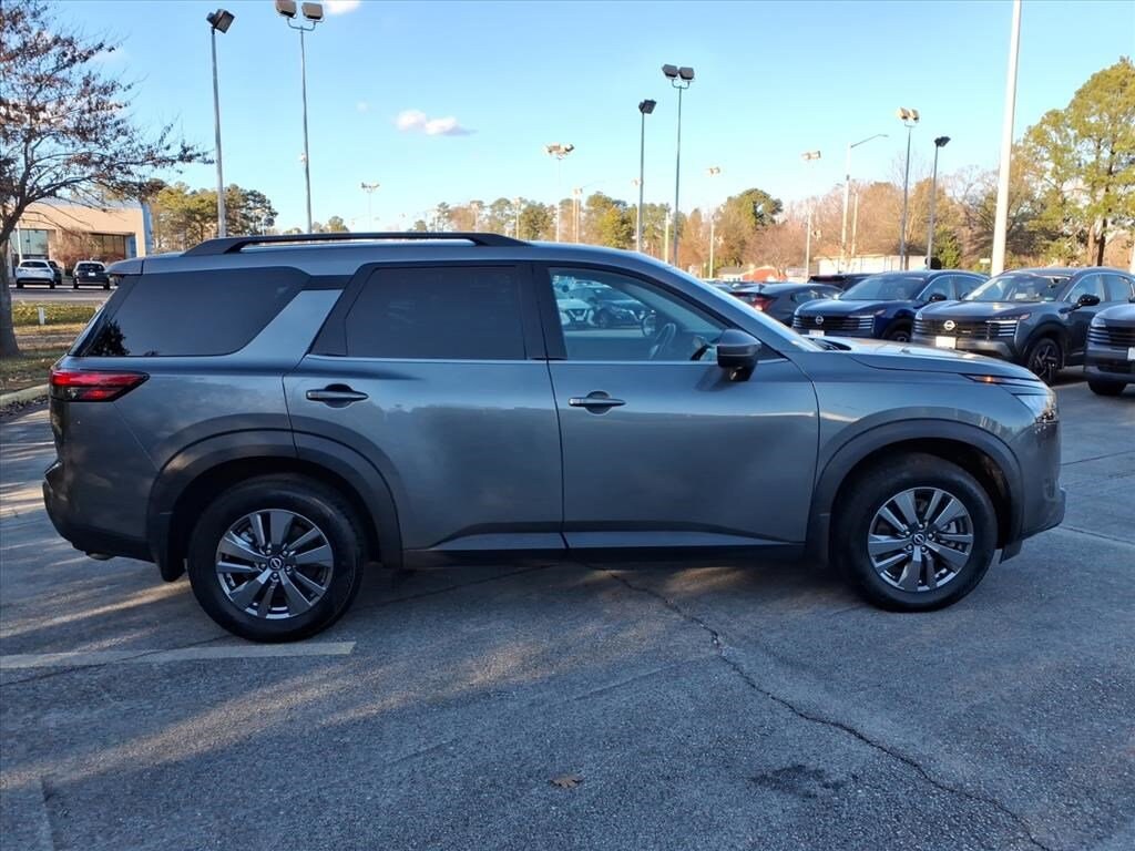 Used 2024 Nissan Pathfinder SV SV 4WD