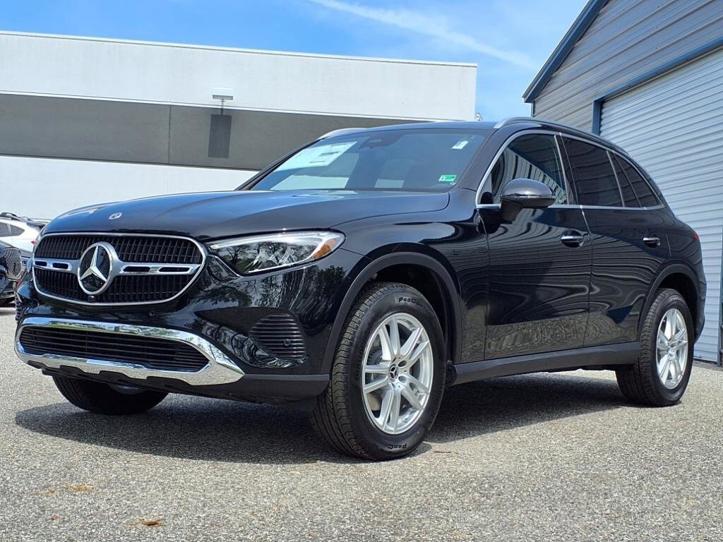 2025 Mercedes Benz GLC 300 4MATIC photo 2