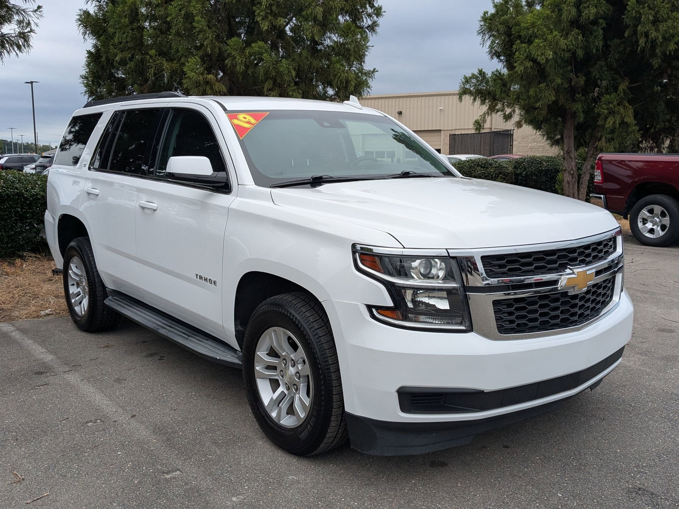 2019 Chevrolet Tahoe LT photo 2