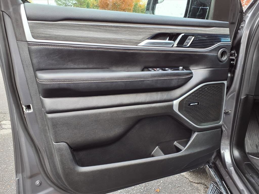 Used 2023 Jeep Wagoneer L Series II Series II 4x4